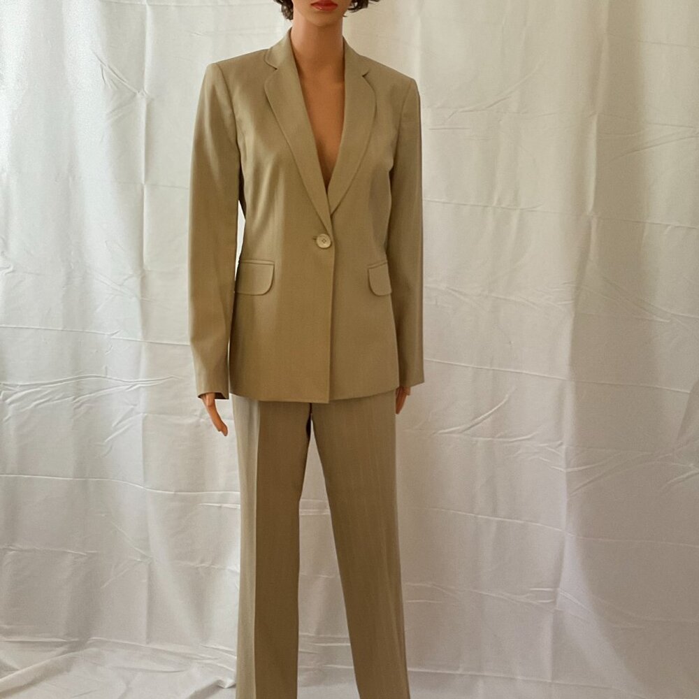 Ann Taylor Beige Pin-Striped 2-Piece Pant Suit / Size 6 / Class/Chic/Timeless